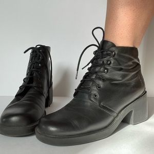 SOLD- Apostrophe Y2K Vintage Black Platform Heel Lace Up Boots - US 8